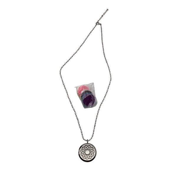 Aromatherapy Essential Oil Diffuser Locket Necklace 6 Color Felt Pads - Picture 2 of 9